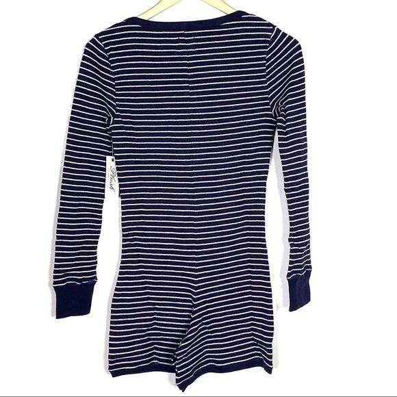 NWT REVOLVE Plush one piece navy and white pajamas long sleeve shorts size xs - Picture 9 of 9